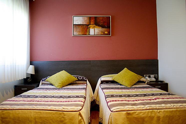 Hostal Zubi XXI Пуенте-ла-Рейна Екстер'єр фото