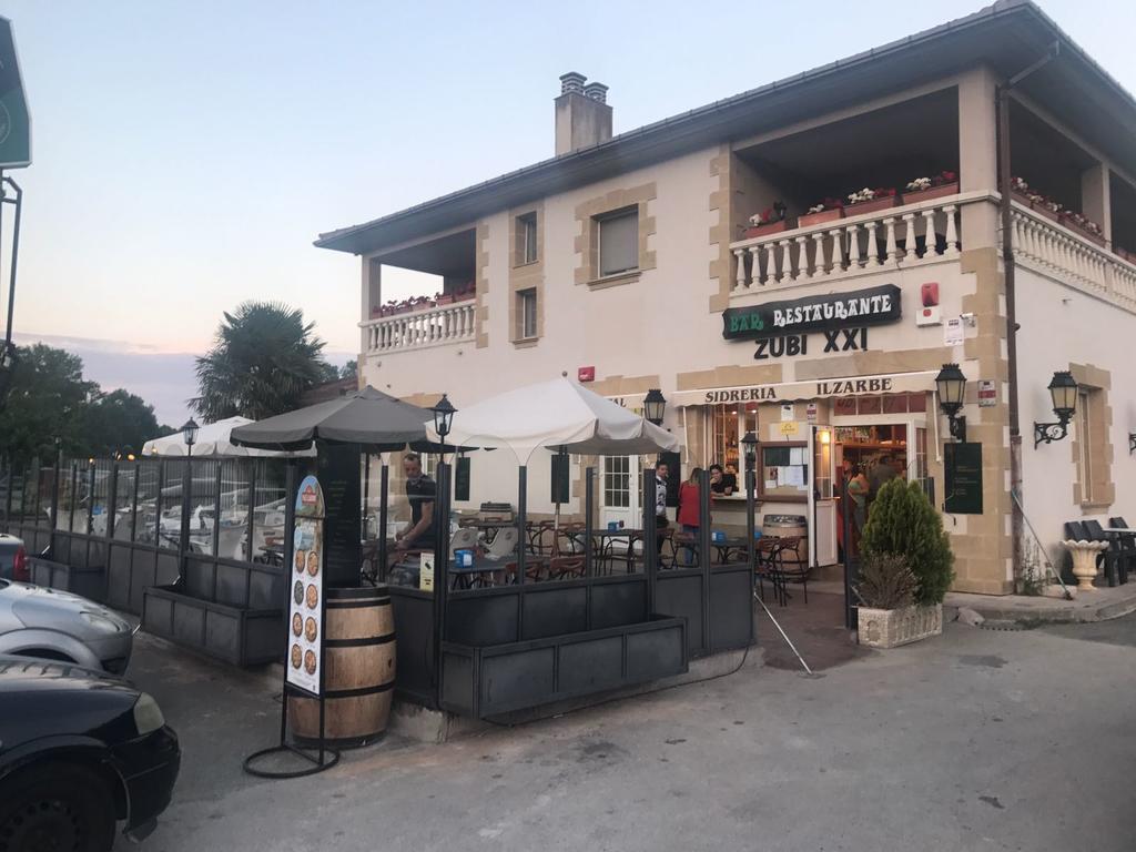 Hostal Zubi XXI Пуенте-ла-Рейна Екстер'єр фото